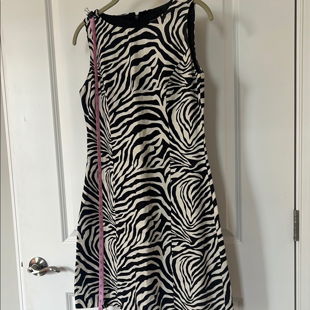 Banana Republic Black and Cream Sleeveless Sheath Mini Dress - Picture 6 of 8
